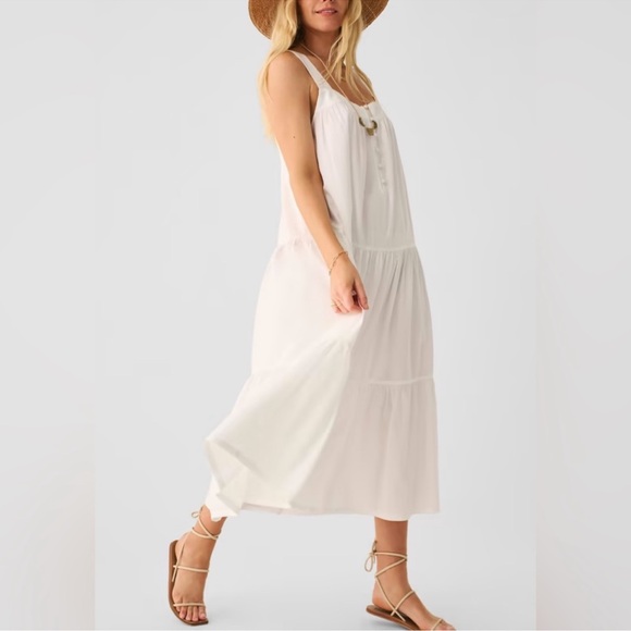 Faherty Dresses & Skirts - Faherty Marina Seersucker Maxi Dress White, Tiered Boho Maxi Dress, Size Small